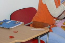 Maestra de kínder es vinculada a proceso por presuntos maltratos a un alumno