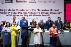 Reconoce SEP trayectoria a casi 2 mil docentes por 30 y 40 años de servicio