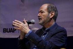 JUAN VILLORO PRESENTA “LOS HÉROES NUMERADOS” EN EL CCU DE LA BUAP