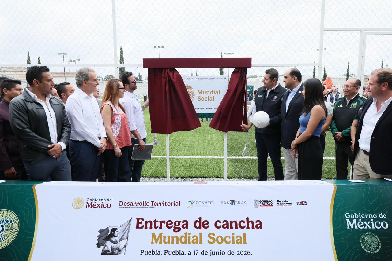 ALEJANDRO ARMENTA INAUGURA REHABILITACIÓN DE CANCHA DE FUTBOL DEL POLIDEPORTIVO XONACA
