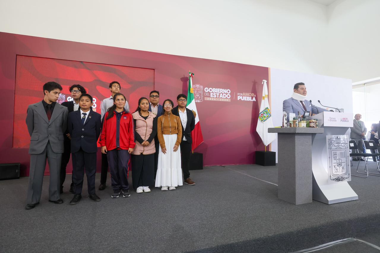 Gobierno Estatal apoya a talento poblano rumbo a olimpiada matemática en Singapur