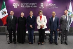 Reconoce Congreso del Estado a docentes de Educación Física del BINE por 30 años de servicio