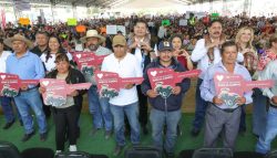 Gobierno Estatal acelera la revolución del campo con apoyos, maquinaria y Obra Comunitaria