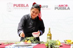 Zacapoaxtla crea plataforma digital para impulsar experiencia gastronómica del Chile en Nogada