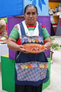 En Huauchginango presentan los platillos que compiten por la Presea Corazón de Azalea