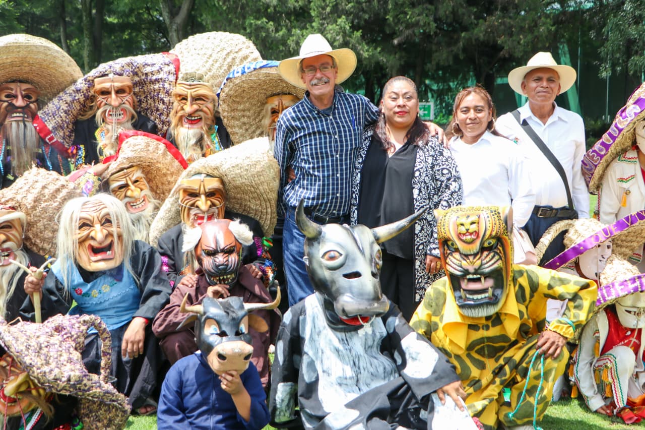 Poblanas y poblanos muestran su riqueza cultural en “Los Estados en Los Pinos”