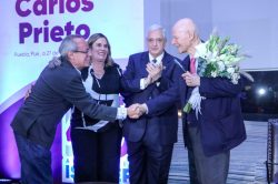 Celebran 45 aniversario del ISSSTEP con recital de Carlos Prieto