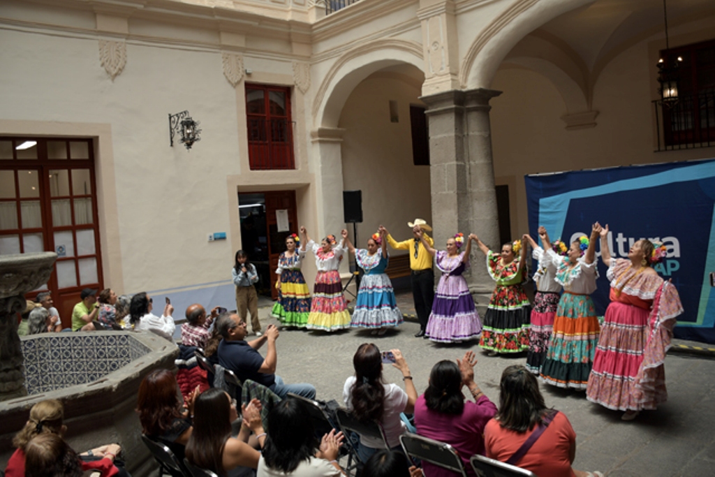 BUAP reconoce a las personas mayores con jornada de danza, música y arte en Casa de las Bóvedas