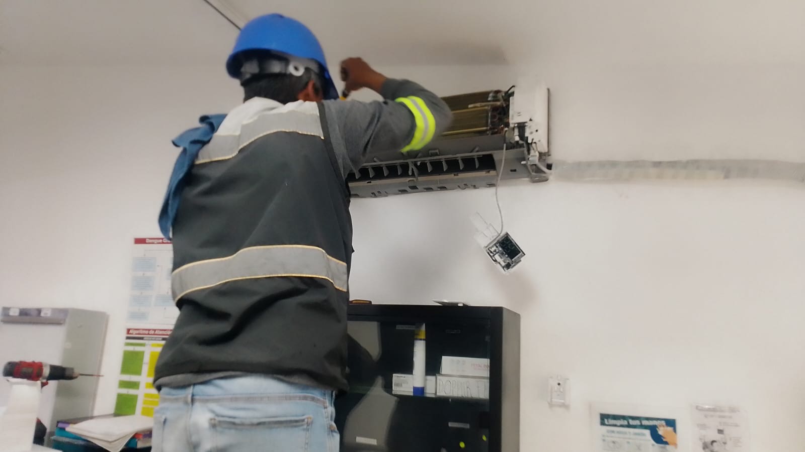 ISSSTE realiza mantenimiento a sistemas de aire acondicionado de la CMF Atlixco