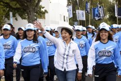 BUAP DA LA BIENVENIDA A ESTUDIANTES DE NUEVO INGRESO CON DESFILE UNIVERSITARIO