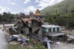 Se superan los 800 muertos a ambos lados de la frontera tras la riada en Nepal
