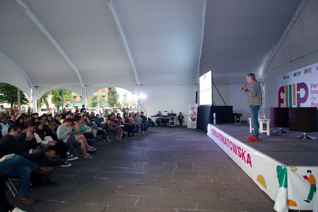 Puebla vivió una fiesta de las letras con Xavier Velasco y Benito Taibo