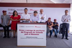 INFONAVIT ENTREGA ESCRITURAS A PROPIETARIOS  DE VIVIENDAS DEL BIENESTAR EN NUEVO LEÓN
