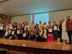 Artesana poblana es reconocida por preservar tradición textil de Naupan