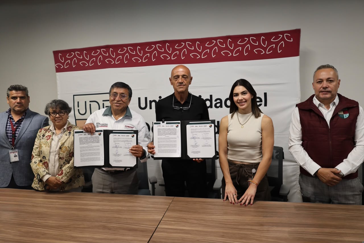Firman convenio de colaboración el COBAEP y la UDEP