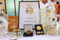 Gobierno Estatal impulsa mezcal, artesanías y riqueza comunitaria en Caltepec