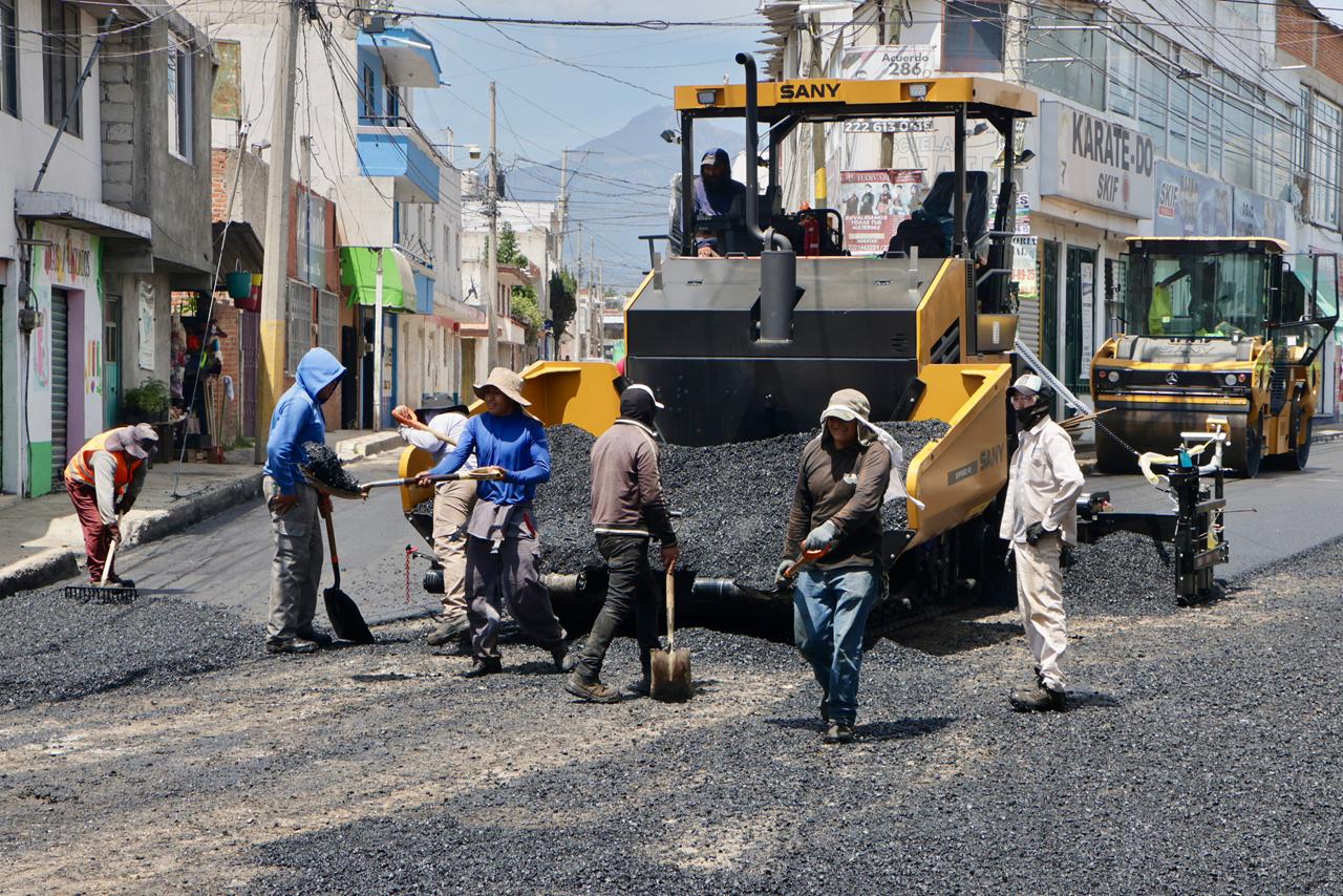Gobierno del Estado pavimenta la calle San Alfonso en la capital poblana
