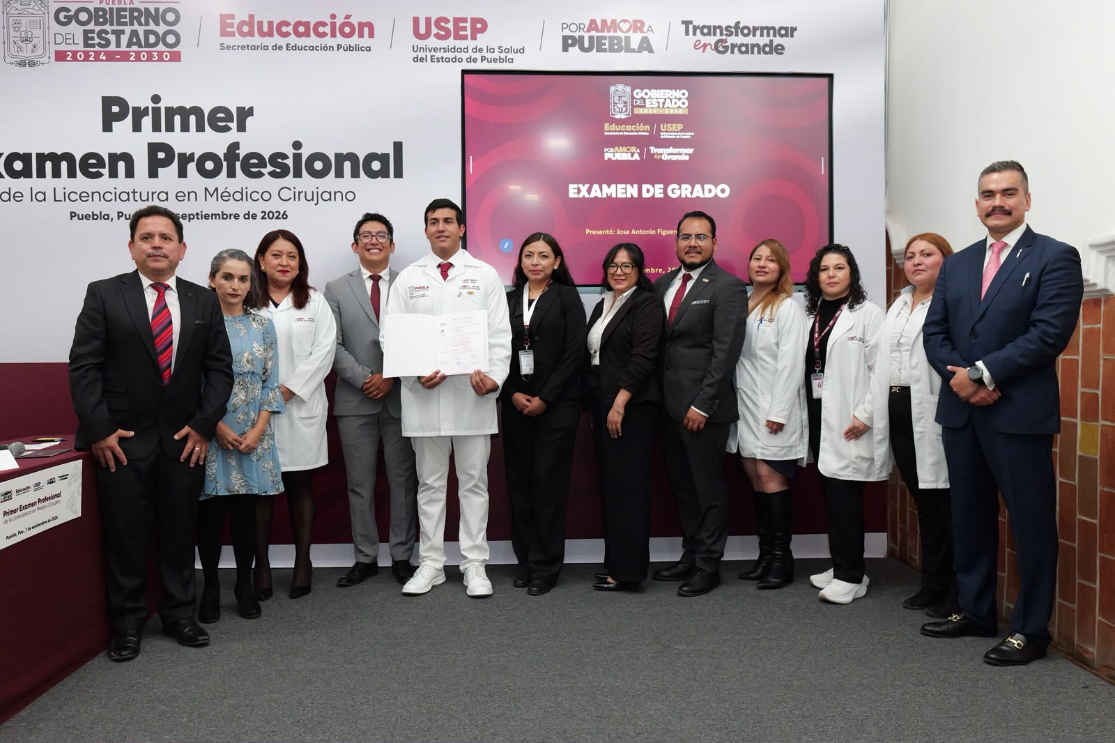 Primera generación de Médico Cirujano de la USEP culmina su formación