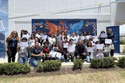 ESTUDIANTES DE LA BUAP PLASMAN IDENTIDAD Y CREATIVIDAD EN MURAL EN TEPEACA