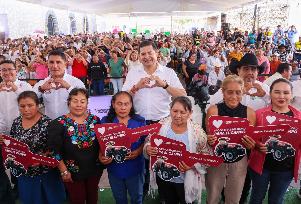 GOBIERNO ESTATAL TRANSFORMA MUNICIPIOS DE LA MIXTECA POBLANA CON OBRA COMUNITARIA