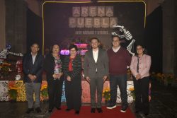 BUAP RINDE HOMENAJE A LA LUCHA LIBRE CON OFRENDA “ENTRE MÁSCARAS Y LEYENDAS” EN EL EDIFICIO CAROLINO