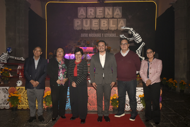 BUAP RINDE HOMENAJE A LA LUCHA LIBRE CON OFRENDA “ENTRE MÁSCARAS Y LEYENDAS” EN EL EDIFICIO CAROLINO