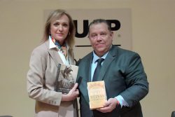 CRISTINA MORATÓ, ESCRITORA ESPAÑOLA COMPARTE CON ESTUDIANTES BUAP LA HISTORIA DE MUJERES QUE MARCARON SU ÉPOCA