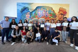 ESTUDIANTES DE PREPARATORIA BUAP PLASMAN SU CREATIVIDAD EN MURAL EN TLATLAUQUITEPEC