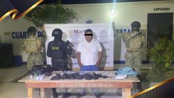 Personal naval en coordinación con la Secretaría de Seguridad y Protección Ciudadana del estado de Oaxaca detiene a tres personas y asegura presunta droga y una motocicleta