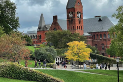 Revelación de mensajes entre víctima y agresor da un giro al caso de la Universidad de Cornell