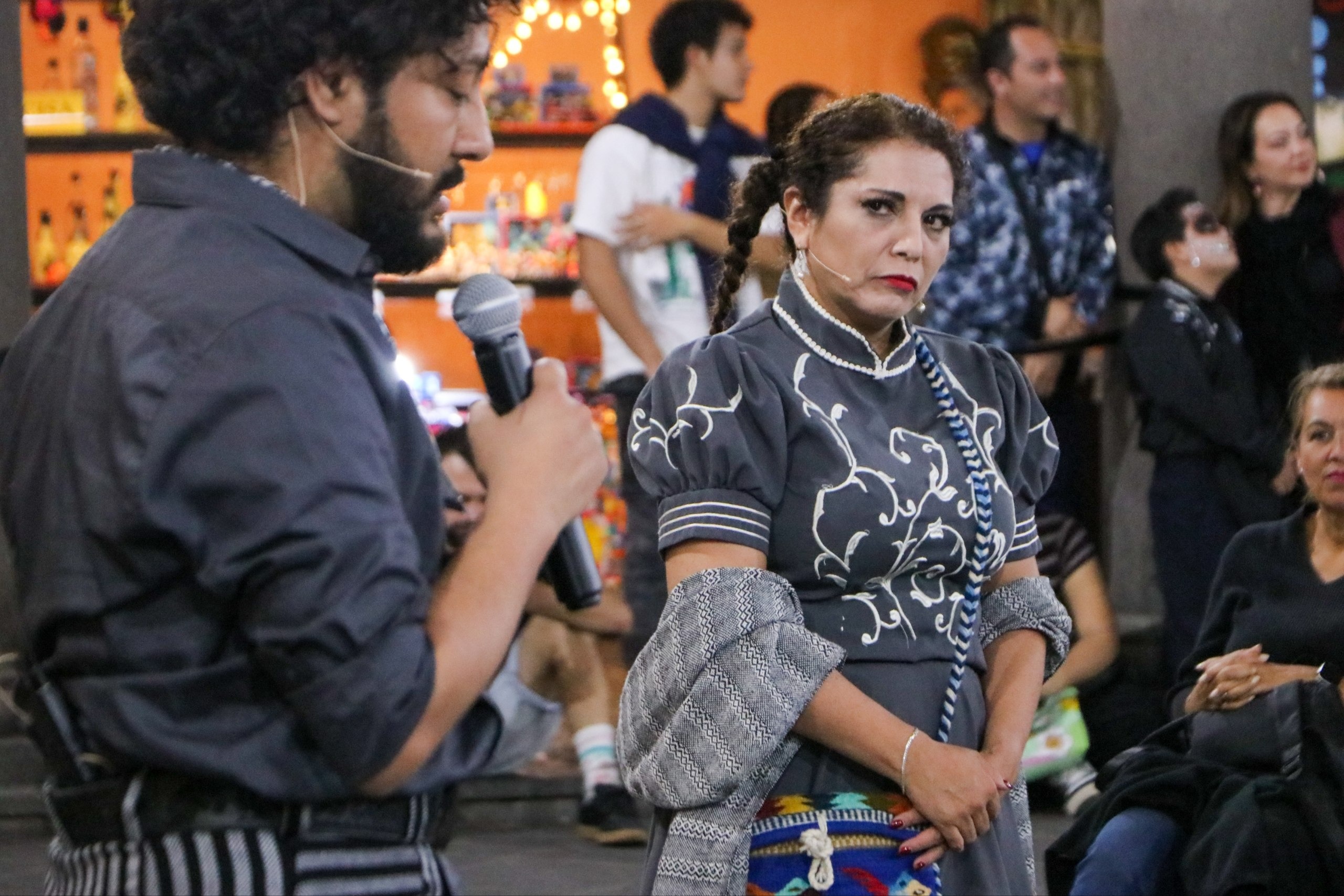 Alejandro Ramírez estrena en Puebla la obra teatral “Muertos de hambre”