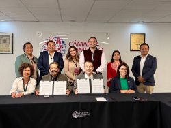 Fortalecen UPAM y CANACO vinculación empresarial para impulsar oportunidades profesionales estudiantiles