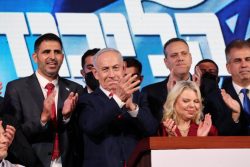 Bloque pro-Netanyahu en 53 escaños y fuerzas árabes crecen con el 85% escrutado